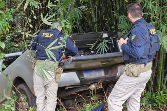 Ele foi encaminhado à delegacia de Caxias do Sul junto do carro e da droga apreendida