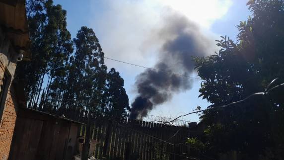 Incêndio atinge duas residências no Bairro São Pedro, em Santo Ângelo - foto 2