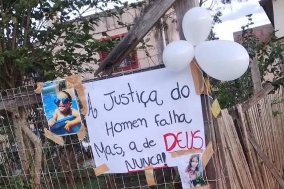 Menina de nove anos teve corpo encontrado dentro de contêiner de lixo, no bairro Cohab Santa Rita, no dia 9 de agosto. Carla Carolina Abreu Souza, 29 anos, foi presa por suspeita do homicídio da filha