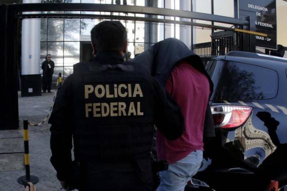 Segundo a investigação, a organização criminosa, criou dois bancos digitais que eram hospedados em instituições de grande porte e ofereciam, na internet, contas clandestinas que permitiam transações dentro do sistema oficial