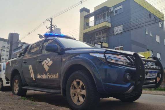 Ação contou com o trabalho de 15 agentes. Foram apreendidas aproximadamente 3 mil garrafas de bebidas alcoólicas