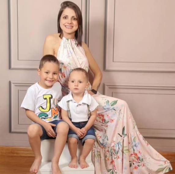 Polícia acredita que corpos são de mãe e filhos desaparecidos desde a última terça-feira, quando familiares começaram a publicar pedido de ajuda nas redes sociais. Prisão ocorreu no Paraná.