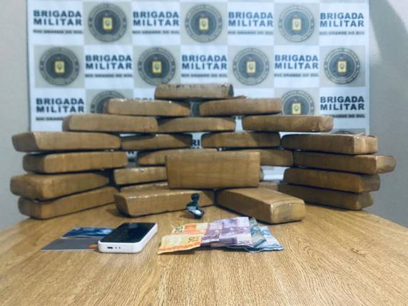 A ação policial da Brigada Militar ocorreu próximo ao trevo da BR-472, no acesso a cidade