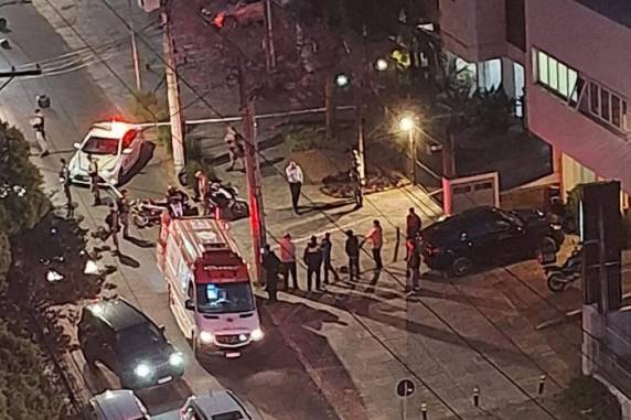 Caso aconteceu na Avenida Lucas de Oliveira, no começo da noite desta segunda-feira. Militar presenciou crime e baleou suspeito quando ele tentava fugir