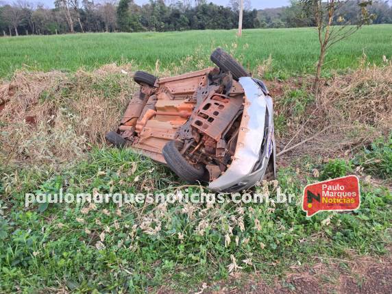 Câmera de monitoramento flagra capotagem de veículo na BR-468, em Bom Progresso - foto 3