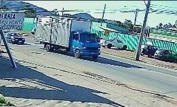 Motorista de caminhão que faria mudança entre Porto Alegre e Santa Maria "sumiu" durante o trajeto e parou de responder mensagens. Itens foram recuperados com outra vítima do mesmo homem
