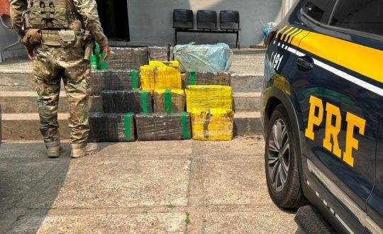 Motorista foi preso após fiscalização de rotina que descobriu drogas e veículo clonado