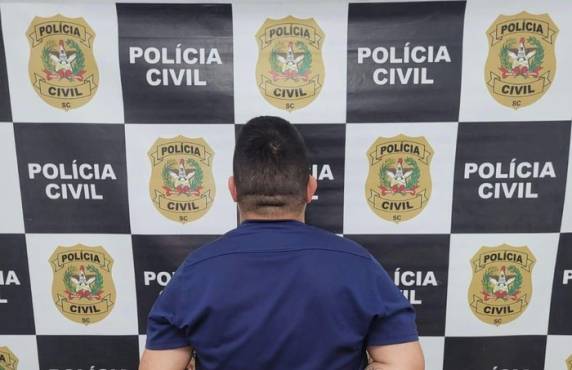 Conforme a investigação, o homem, conhecido como Shox, é o segundo na hierarquia da facção comandada por Maicon Donizete. O nome do criminoso não foi divulgado pela polícia