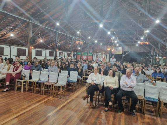 1ª Vara Judicial da Comarca de Três de Maio realizou Audiência Crioula em homenagem a Semana Farroupilha - foto 2