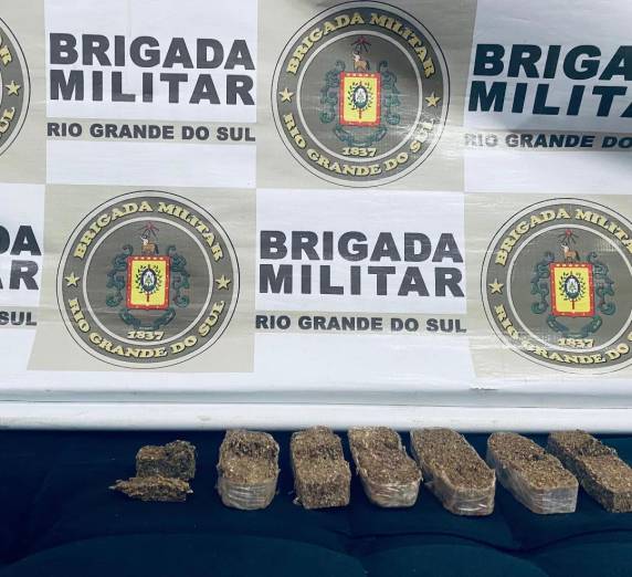 Homem abandonou sacola com a droga e consguiu fugir