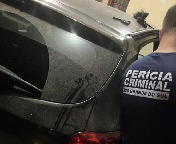 Ele estava na Estrada dos Barcellos, quando foi atingido por diversos disparos vindos dos ocupantes de um carro
