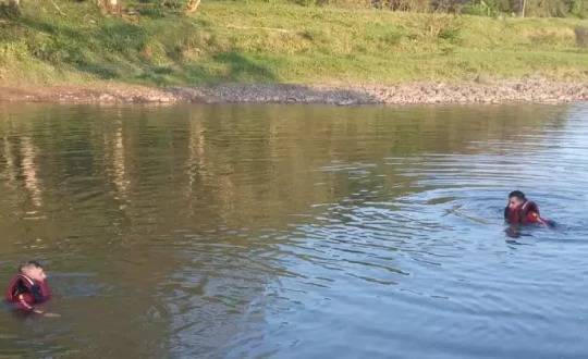 Corpo foi encontrado por mergulhadores após tentativa de atravessar rio