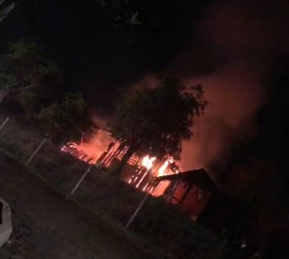 Incêndio ocorreu no bairro Colonial nesta madrugada