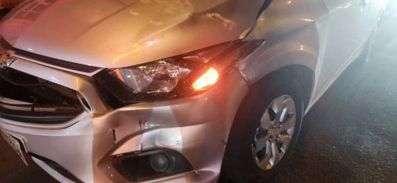 Após colisão de trânsito, carro perde o controle invade posto de combustível e causa explosão na bomba de combustível - foto 2