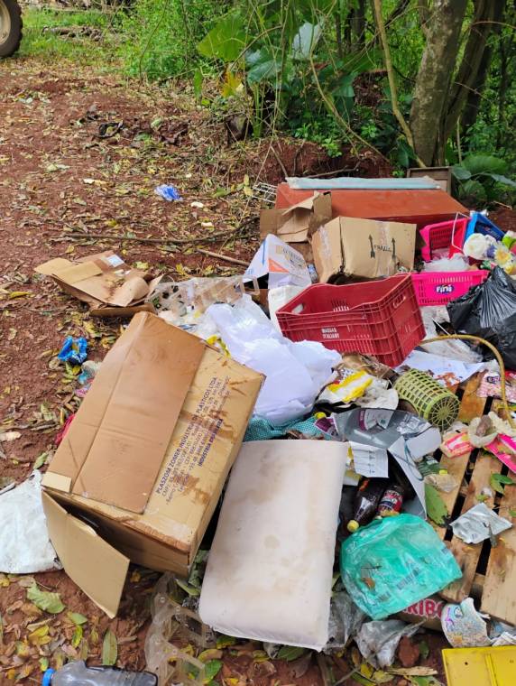 Descarte irregular de lixo é registrado por morador de Lajeado Cachoeira, interior de Três de Maio - foto 4
