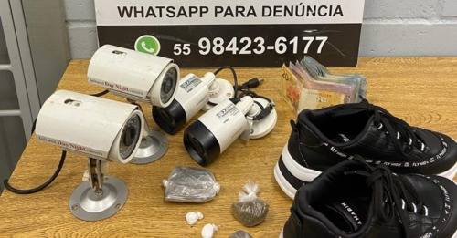 A operação, realizada em conjunto com a Operação Protetor da Polícia Civil e a Delegacia de Polícia de São Paulo das Missões, incluiu buscas em três endereços no centro da cidade, onde foram apreendidas cocaína, maconha e dois veículos.