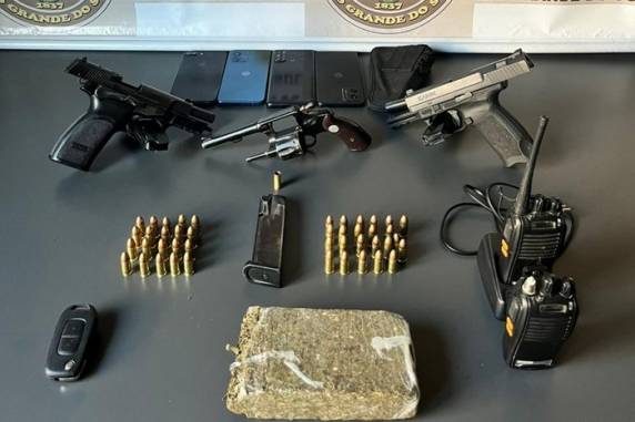 Ação ocorreu na tarde desta segunda-feira (30), na localidade do Salto. Os quatro detidos tinham antecedentes criminais, sendo que um deles era foragido