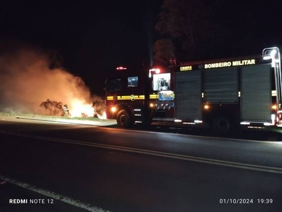 Foram utilizado 4mil litros de água para apagar com o fogo que queimou cerca de 5mil mts²