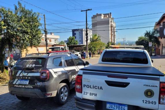 Golpistas se identificaram como integrantes de uma facção e alegaram que vítima do homicídio tinha dívida relacionada ao tráfico de drogas; o valor foi transferido via Pix para uma conta registrada no Nordeste do país