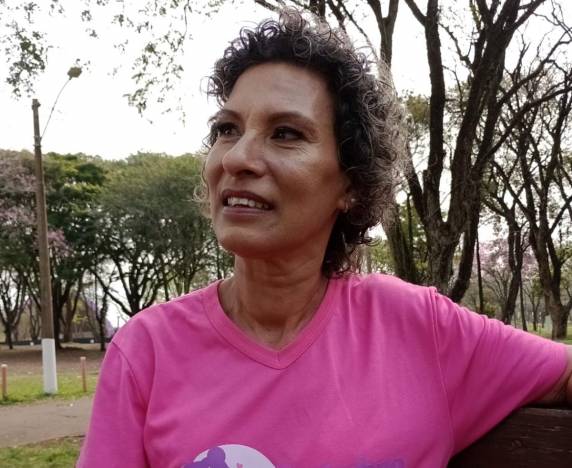 Este movimento busca informar e educar a população sobre a importância da mamografia e do autoexame, que são fundamentais para a detecção precoce da doença