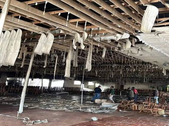 Todo o material presente no salão foi destruído pelo fogo