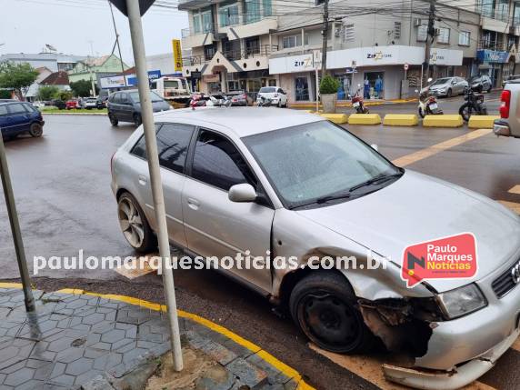 Após tentativa de abordagem veículo se envolve em acidente e droga é apreendida pela Polícia Civil, em Três de Maio - foto 3