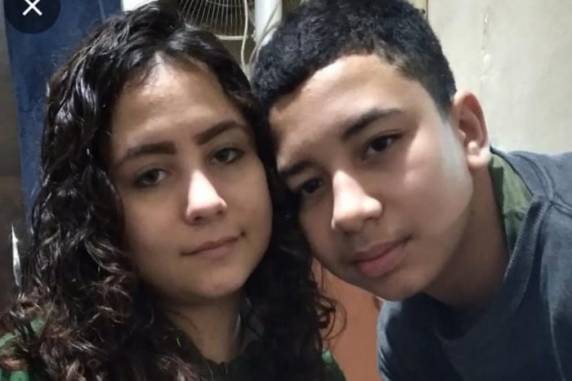 Marina Maciel dos Santos, 16 anos, e João Francisco Maciel dos Santos, 14, morreram quando criminosos passaram atirando a esmo em abril do ano passado. Outras três pessoas foram atingidas