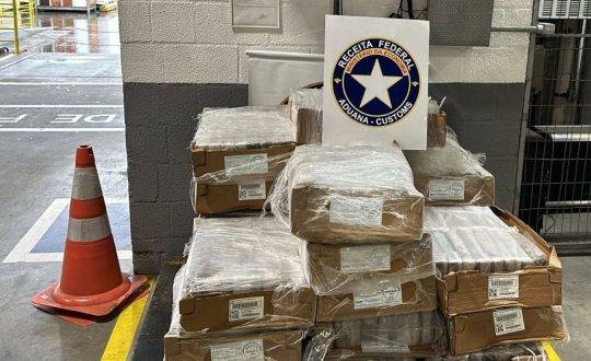 Receita Federal apreende 438 kg de cocaína no Porto de Navegantes - foto 2