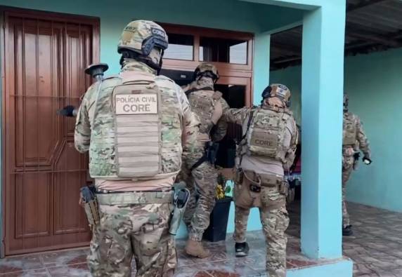 A ação combate os crimes de tráfico de drogas, associação para o tráfico e coação no curso do processo
