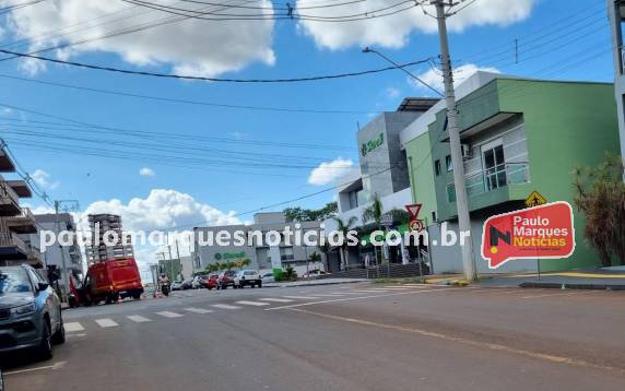 Carro de resgate do Corpo de Bombeiros é abalroado quando era deslocado para atender acidente, em Três de Maio - foto 2