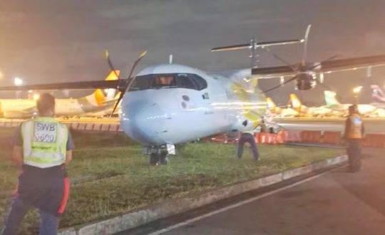 Aeronave bateu contra barreira de sinalização; Não houve feridos