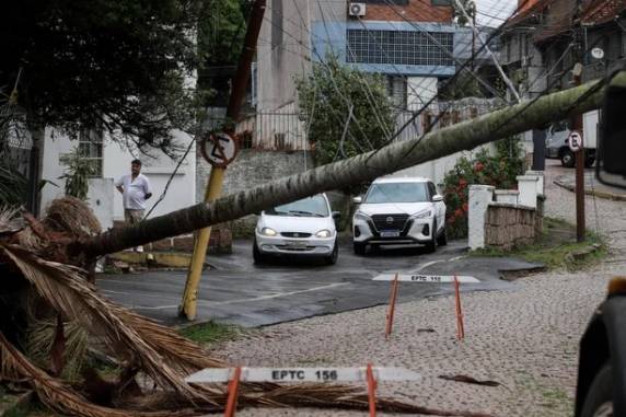 Temporal provoca estragos em pelo menos 54 municípios do RS - foto 2