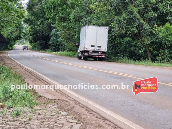 Colisão traseira envolve caminhão e caminhonete na RS-342 em Três de Maio - foto 6