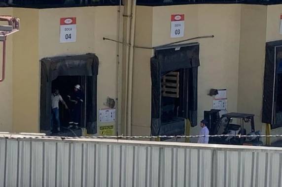 Bombeiros controlam incêndio que atingiu sede da JBS em Passo Fundo - foto 2