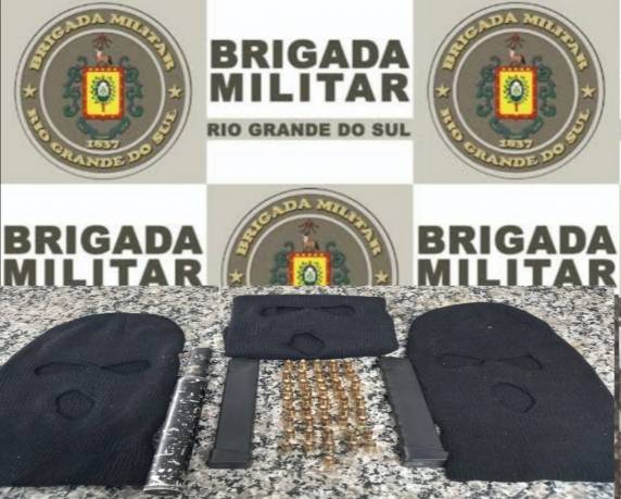 O material foi apreendido e apresentado na Delegacia de Polícia.