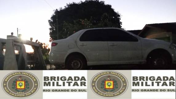 Dois veículos foram apreendidos e entregues na delegacia de polícia