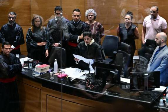 Lessa assumiu ter disparado contra a vereadora, alvo da ação, e contra o motorista dela, enquanto Queiroz confessou que era o condutor do Cobalt prata usado no ataque