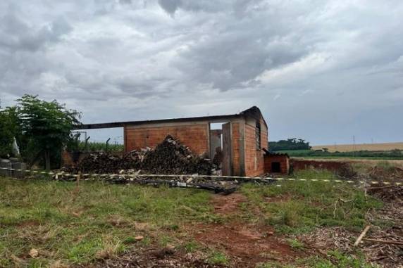 Incêndio destrói galpão do Lar do Idoso em Tapera - foto 2