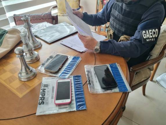 Cerca de 150 agentes cumpriram 30 mandados de busca e apreensão em empresas e residências em oito cidades do Estado e em duas do Paraná.