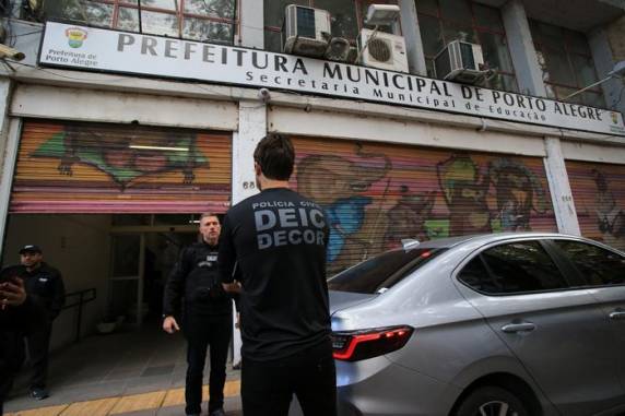 Apuração da 2ª Delegacia de Combate à Corrupção encontrou indícios de fraude à licitação, associação criminosa e prevaricação. Entre os investigados estão empresários e servidores públicos