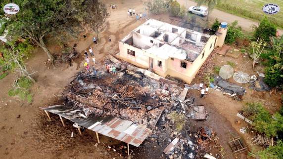 Incêndio causa destruição em moradia e galpões no interior de Boa Vista do Buricá - foto 4