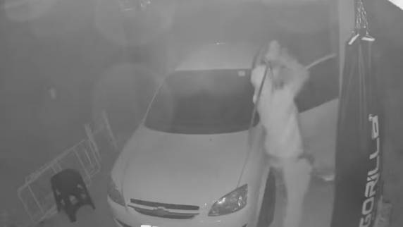 Polícia Civil de Itajaí localizou o homem, de 49 anos, que foi levado ao presídio local. Delegado responsável pelo caso afirma que a mulher tem medida protetiva contra o homem desde julho.