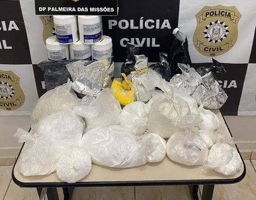 A ordem judicial foi cumprida em uma residência situada no Centro da cidade e expedida em procedimento policial que apura crime de tráfico de drogas