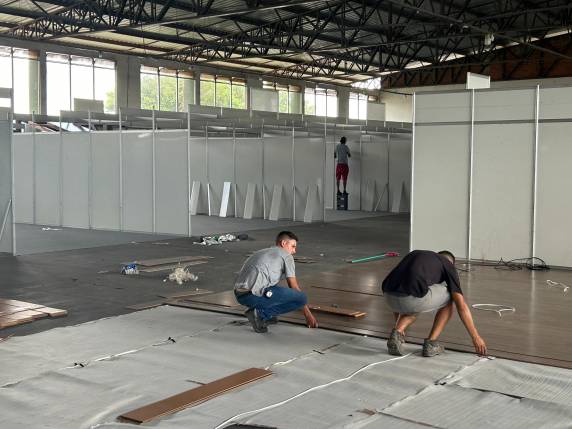Expositores da Fenasoja intensificam a montagem das estruturas - foto 2