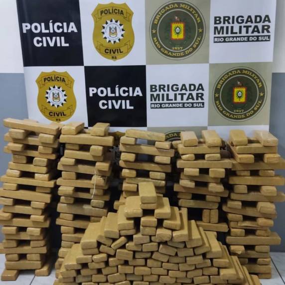 Homem provoca acidente e é preso com 218kg de maconha na RS-344, em Santa Rosa - foto 4