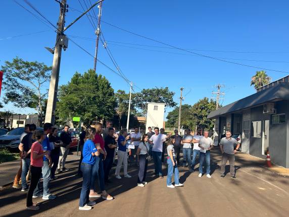 A Arena de shows começa a receber as estruturas de palco, banheiros e áreas especiais. 