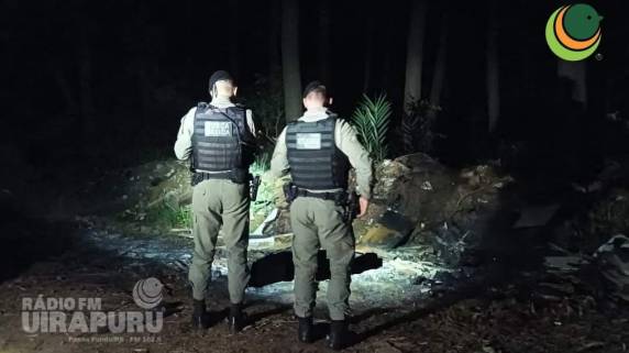 Segundo relatos, um morador das proximidades notou um incêndio na mata e, ao verificar, encontrou lixos queimados e o corpo de um homem entre os destroços.