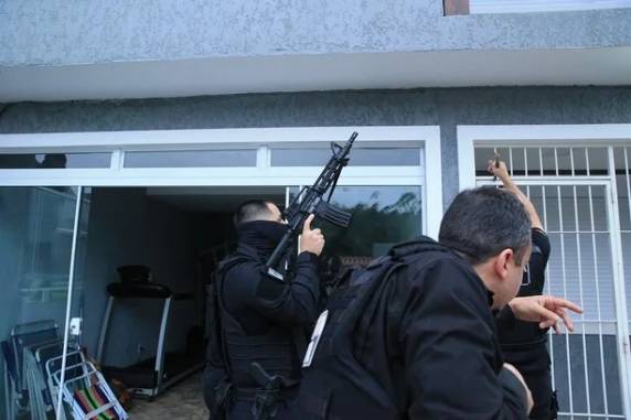 Facção da zona sul de Porto Alegre envolvida em homicídios é alvo de operação da Polícia Civil - foto 4