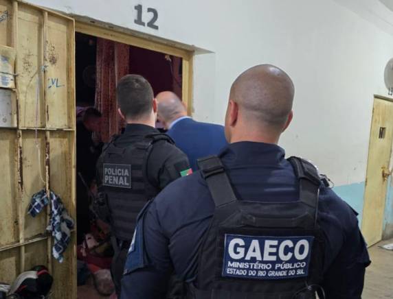 Com apoio dos GAECOs dos Ministérios Públicos de Santa Catarina e Paraná, Brigada Militar, Superintendência dos Serviços Penitenciários (Susepe), Receita Estadual e Vigilância Sanitária Estadual, foram deflagradas as operações Caixa-Forte II e El Patron.
