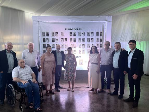 Sicoob Credial completa 40 anos de fundação e reúne sócios-fundadores, primeiros cooperados e ex-conselheiros - foto 2